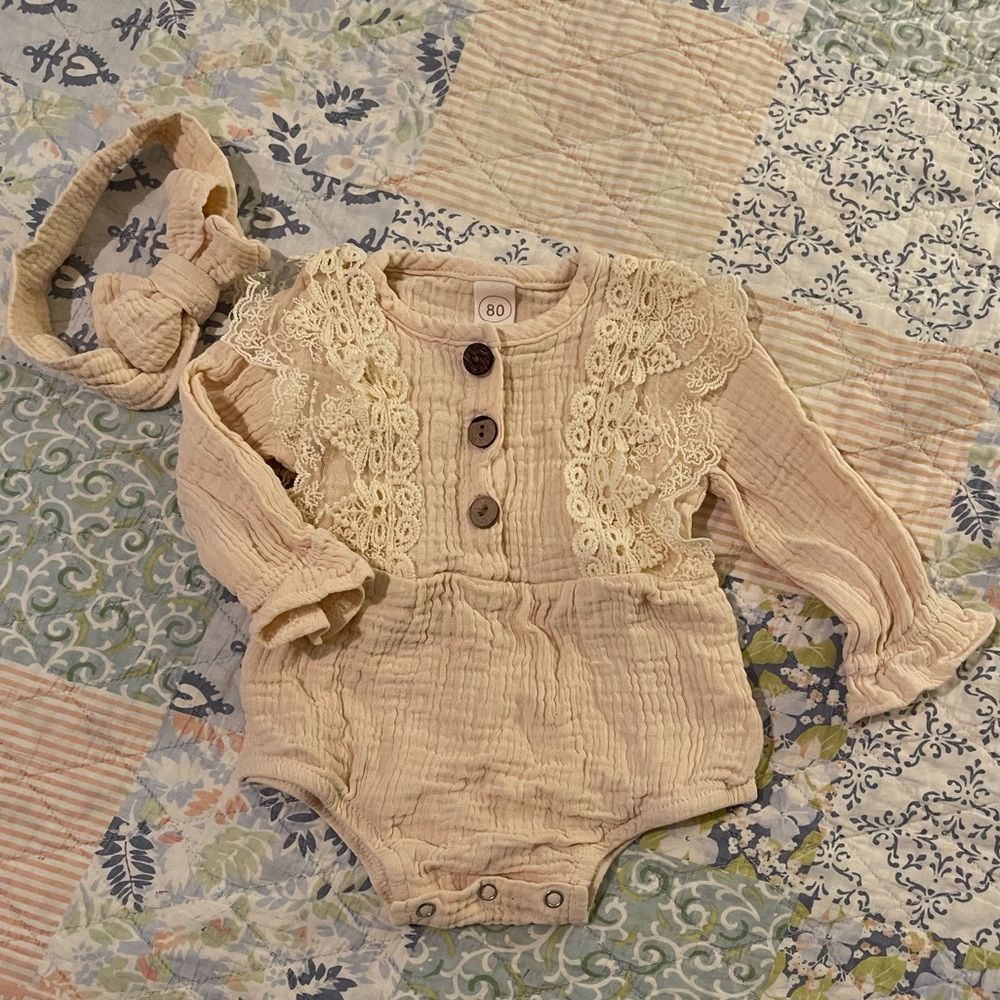 Brand new Baby girl boutique onesie/bodysuit/bubble with matching bow headband